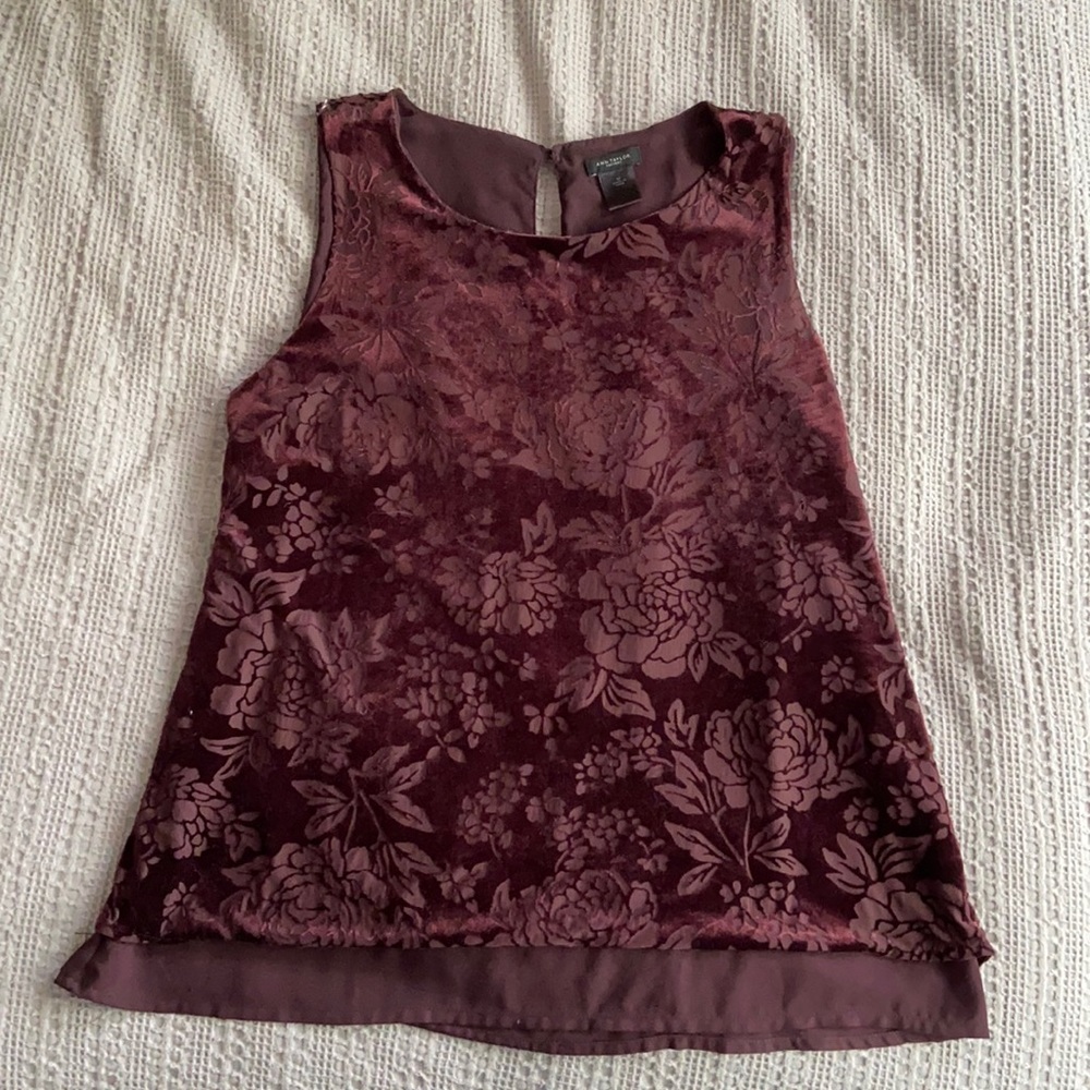 Beautiful velvet patterned tank, wine colored
